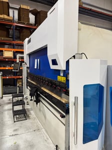 195 Ton, Accurl #Geniuspro, CNC Brake, 126" bend, 20 HP, 5 Axis Gauge, Delem DA57T, laser safe, cnc crown