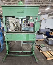 75 Ton, Dake #908075, Electric-Hydraulic H-Frame Press, 2 HP, 10" stroke, 44" between housing, 33" daylight