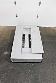 800 Amp. General Electric, CCB, panelboard, 4 wire, 120/208 Volts, 3 phase