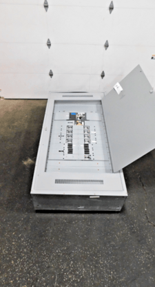 800 Amp. General Electric, Spectra Series, panelboard, APB4489D, 4 wire, 120/208Y Volts, 3 phase