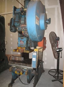 75 Ton, Niagara #M-75, OBI press, 4" stroke, 15.5"SDAU, 19.5"open, 3.375"adj., 36" x24"bed, 90 SPM, air