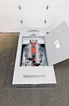 800 Amp. General Electric Spectra Series, Panelboard, 480 Volts, 3 phase, 3 W, APB4489D, 17 breakers