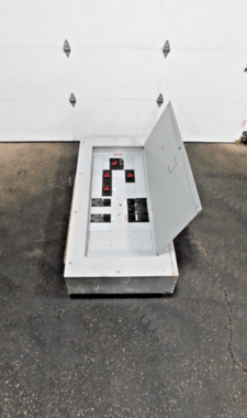 400 Amp. General Electric CCB-2, Panelboard, 480/277 Volts, 3 phase, 4 W, 7 breakers