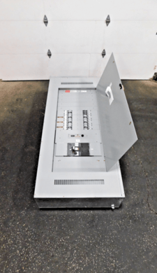 800 Amp. General Electric Spectra Series, Panelboard, 208Y/120 VAC, 3 phase, 4 W, APB4089D, 11 breakers