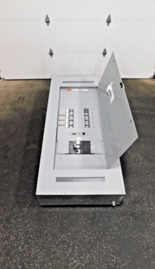 400 Amp. General Electric Spectra Series, Panelboard, 208Y/120 Volts, 3 phase, 4 W, 14 breakers