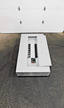 600 Amp. General Electric CCB-2, Panelboard, 208/120 V, 3 phase, 4 W, 17 breakers