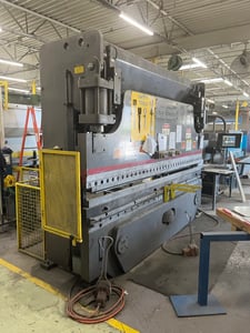 135 Ton, Cincinnati #135AF10, CNC Press Brake, 12' overall, 126" between housing, 7" stroke, 15" open, 7"