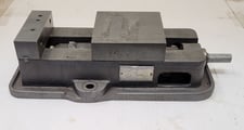 Kurt #D60, 6" Machinist Vise