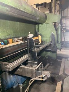 175 Ton, Accurpress #717512, hydraulic press brake, 12' overall, 126" between housing, 8" stroke, 10" throat