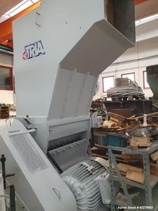 Tria #XT-100-80, granulator, 41" x 31.5" chamber, 24.4" diameter rotor, 2004