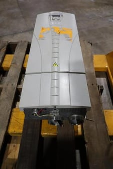 Abb ach550-uh-125a-4 ac drive 550 series 3 phase 380-480 v ac stock hp142