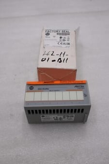 NEW OPEN BOX Allen-Bradley Allen Bradley 1794-OW8 Relay Contact Output Module STK K2099CC