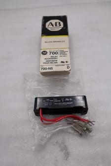 NEW OPEN BOX Allen-Bradley Allen-Bradley 700-N5 Relay Accessory STK K2101CC