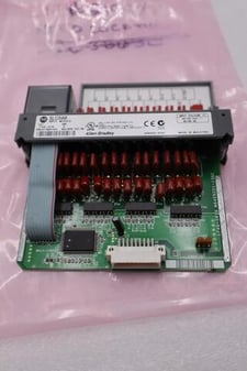New open box Allen-Bradley allen bradley 1746-ia16 slc500 input module series c stock h951a