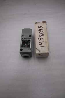 New Allen-Bradley bradley 802pr-xbab1 self contained proximity switch stk h856a