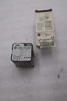 NEW OPEN BOX Allen-Bradley Allen Bradley 700-HB32Z12 General Purpose Relay STK 2082CC