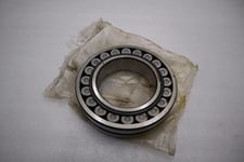 NEW IN BOX NSK Bearing 22215EAKE4C3 STOCK H1655A
