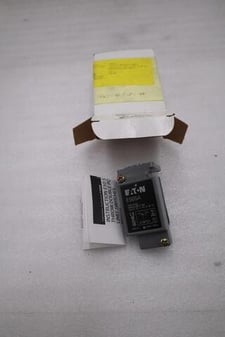 New OPEN BOX Eaton E50SA Switch Body Single Pole STOCK K-3963CC