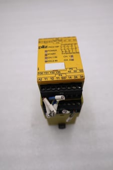 Pilz 24v 2.5w safety relay pnoz xsp 24vdc2 pnoz stock h1826