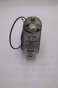 NEW OPEN BOX Barksdale C9612-3 Pressure Actuated Switch STK H960A