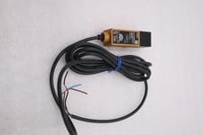 NEW NO BOX Omron E3S-RS30E42-30 Photoelectric Switch 12-24v-dc STOCK H1558A