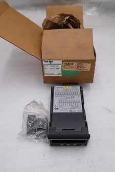 NEW OPEN BOX Red Lion IMD10162 Intelligent Decade Voltage Meter Alarm 5057CC