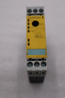 Siemens 3RK1205-0BE00-0AA2 Safety Relay STOCK H1494A