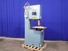 20" Roll-In-Saw #JE1320, Vertical Band Saw, 24" x 24" Table, 0.25" Blade width, 2001