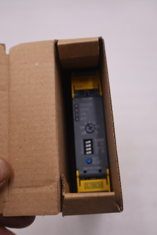 Siemens 3SK1121-1CB41 SIRIUS SAFETY RRELAY 24VDC new STOCK G407A