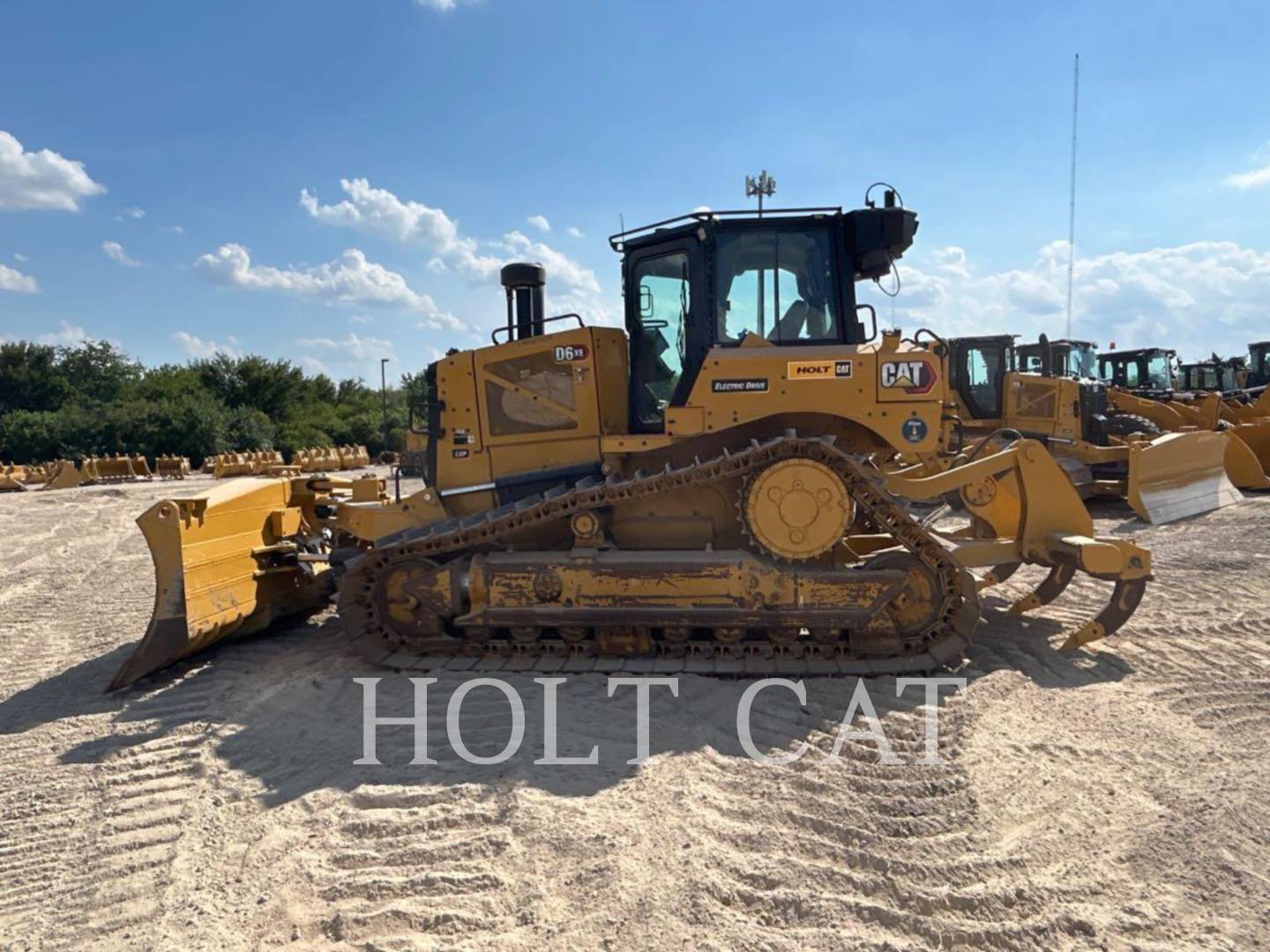 Caterpillar D6XELGPVP3, Crawler Dozer, 2048 hours, S/N: LRG01229, 2024