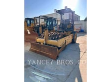 Caterpillar CP44, Vibratory Single Drum Pad, 2690 hours, S/N: MPC00375, 2015