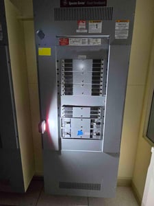 400 Amp. General Electric Spectra Series, Panelboard, 480Y/277 Volts, 3Ph, 4 Breakers (2 available)