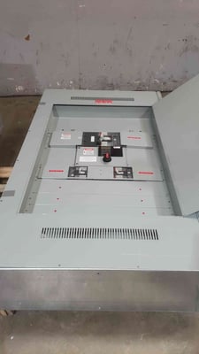 800 Amp, GE Top Feed Panelboard, 480VAC, 3PH, 3W, 2 Breakers, Meter & Main