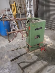 15 KVA Weld-O-Matic, spot welder, 23" throat, 550 V., manual foot pedal