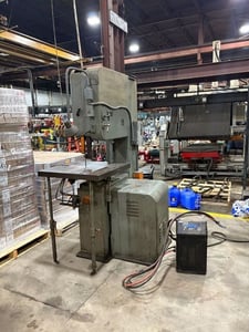 12" Doall #V-26, vertical band saw, w/ butt welder, 30.5" x30.5" table