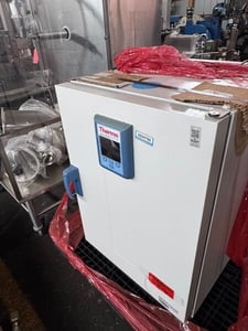 18" x 34" x 24" Thermo Scientific #Heratherm-IMH180-2, 284°F max. temperature, 120 Volt, 2016