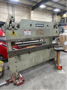 60 Ton, Accurpress #7608, Press Brake, 8' overall, 78" between housing, 8" stroke, 14" open, 6" Shut Height