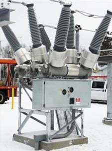 2000 Amps, General Electric, DT 1 145 DT1-145, SF6 breaker, 145 KV, 40kA short-circuit, 650kV BIL