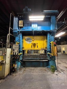 600 Ton, Minster #E2-600, straight side double crank, 8" stroke, 24" Shut Height, 6" adj., 40 SPM, 96" x42"