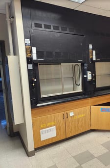 Hamilton SafeAire, 4' Fume Hood, w/ Sliding Sash Doors