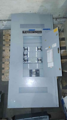 400 Amp, GE Spectra Series, Panelboard, 480/277 Volts, 3Ph, 5 Breaker & Main