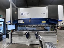 220 Ton, MVD #C220-3700, hydraulic press brake, 12' overall, 5-Axis Back Gauge, 2022