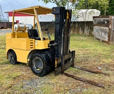 7900 lb. Allis-Chalmers propane forklift, 46" long forks, 1107 hours