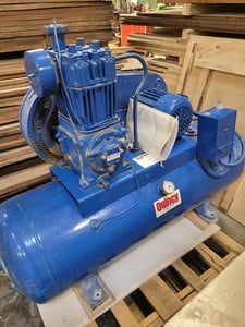 5 HP Quincy #325, piston air compressor, 300 cfm, Deltech P 300A refrigerated dryer, 200 gallon horizontal