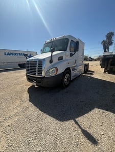 Freightliner #Cascadia, Day Cab, LNG Cummins ISX12-G, 400 Hp, 10 Speed, 2015 (2 available)