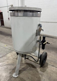 Omax, bulk abrasive delivery system, 600 lb. hopper capacity, 90-125 psi, 10 hr cutting time