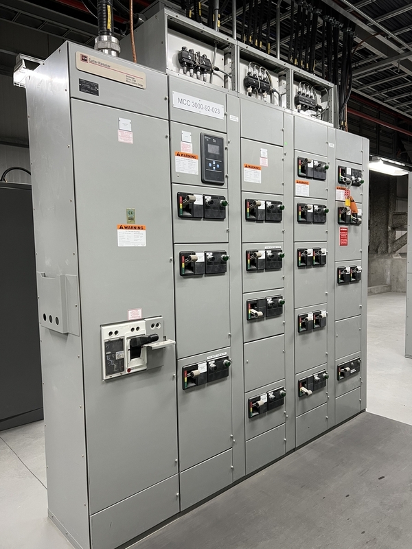 Cutler-Hammer, Advantage-2100, Motor Control Center, 5 sections, 1200 amps, 600 Volt, 3PH, 2002