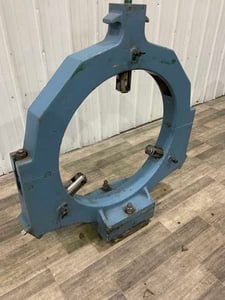 30" 3-Point lathe steady rest, roller type, 4" support travels, 3" supports diameter, 12" V to flat