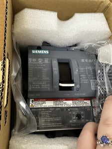 200 Amps, Siemens, Circuit Breakers 200A (x6) and 100A (x4), 3va52206ec360aa0 and 3va41106ed340aa0