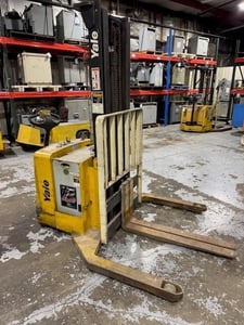 3800 lb. Yale #MSW040LEN24TV083, Pallet Stacker/walkie, 130" lift height, 42" fork, 2003